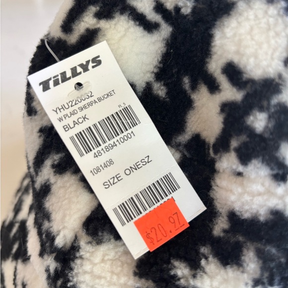 Super cute plaid bucket hat
Do everything with love - Picture 3 of 3